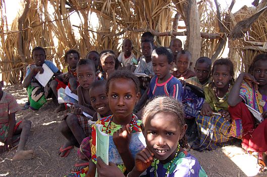 Die Kinder in einer der Afar Schulen